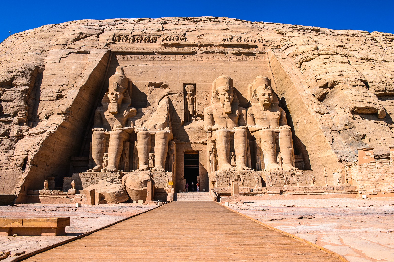 Canadian Escapade: Unraveling the Charms of Egypt’s Ancient Temples and Tombs - Experiencing Local Culture and Cuisine